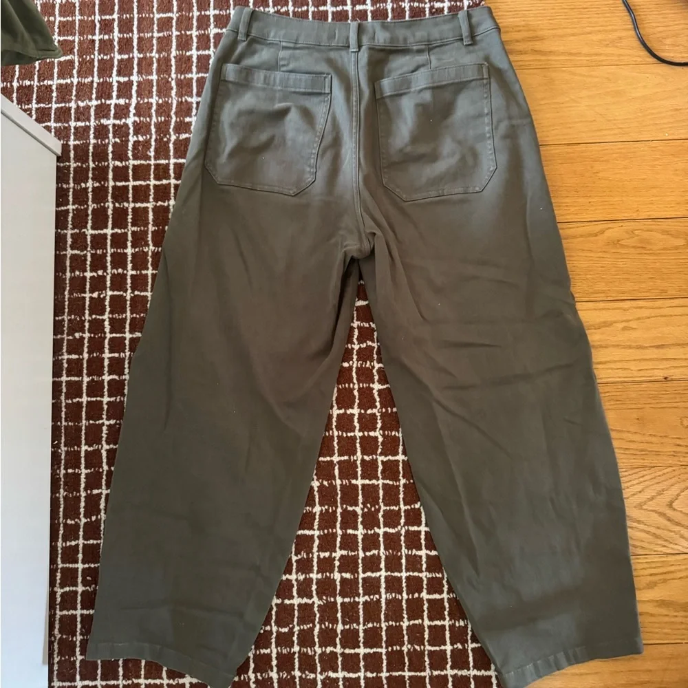 Everlane Barrel Pant Olive Green - Picture 4 of 7